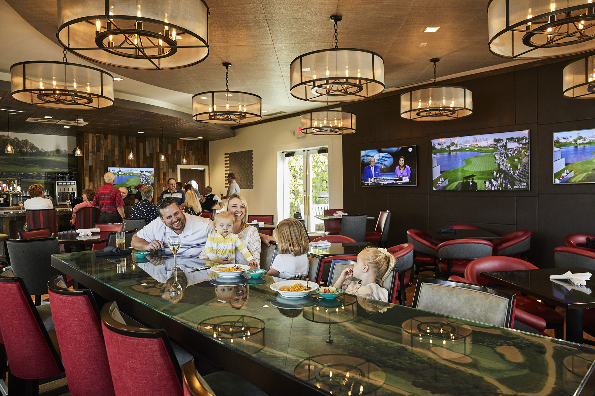 Heritage Golf Club - Family in Heritage Pub