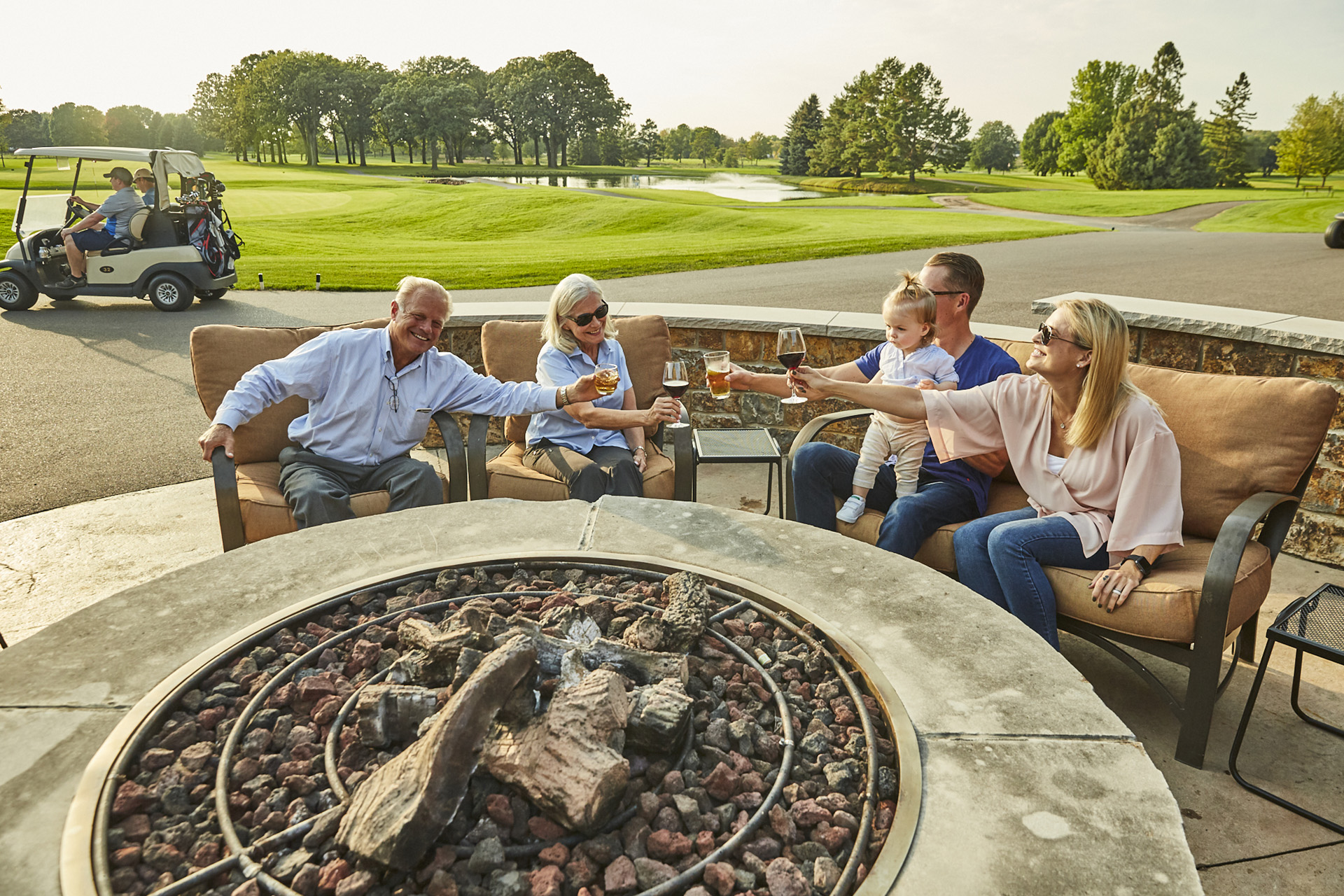 Medina Golf & Country Club - Family on Patio